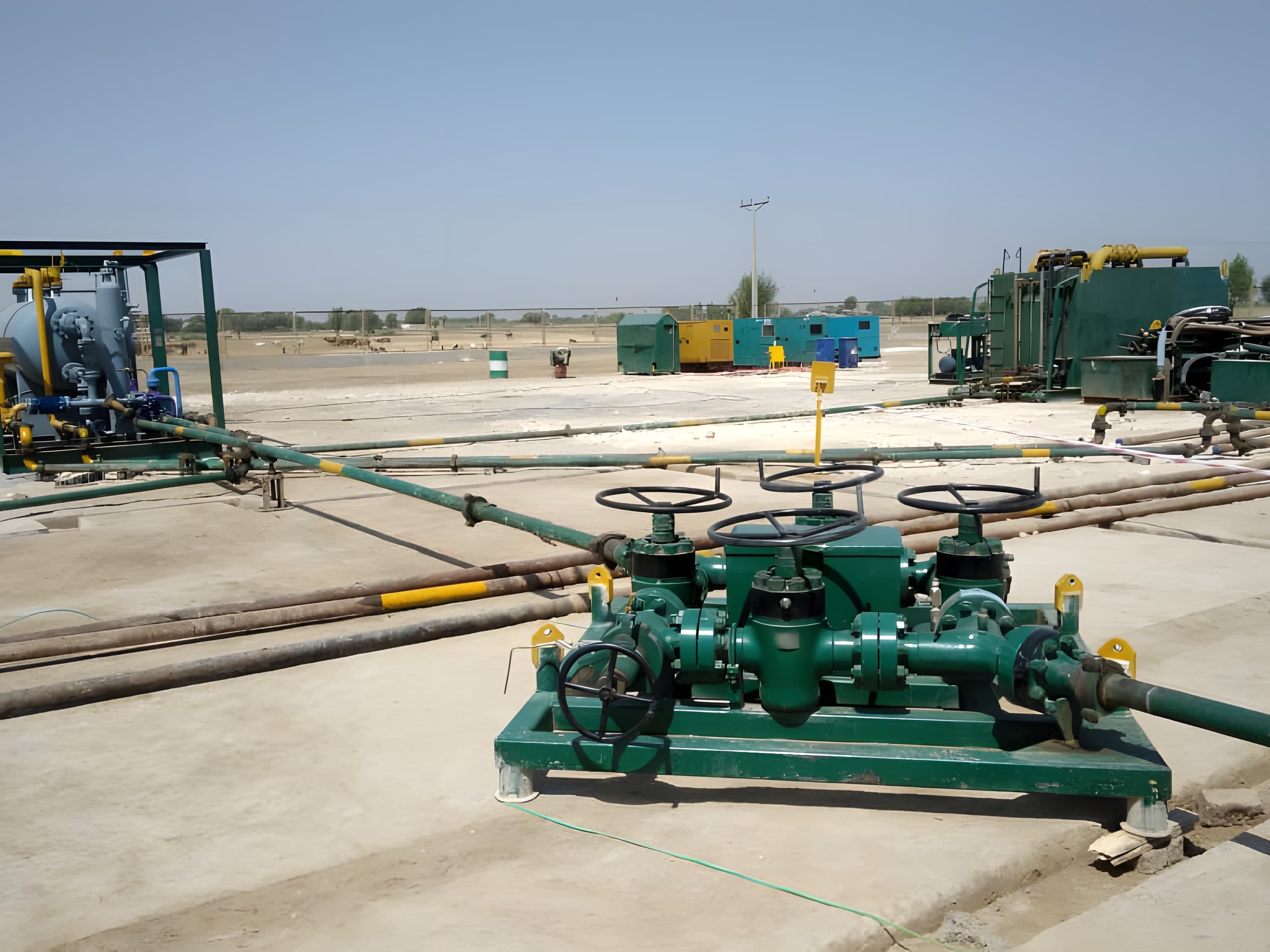 Wellhead connection and manifold during well testing operations